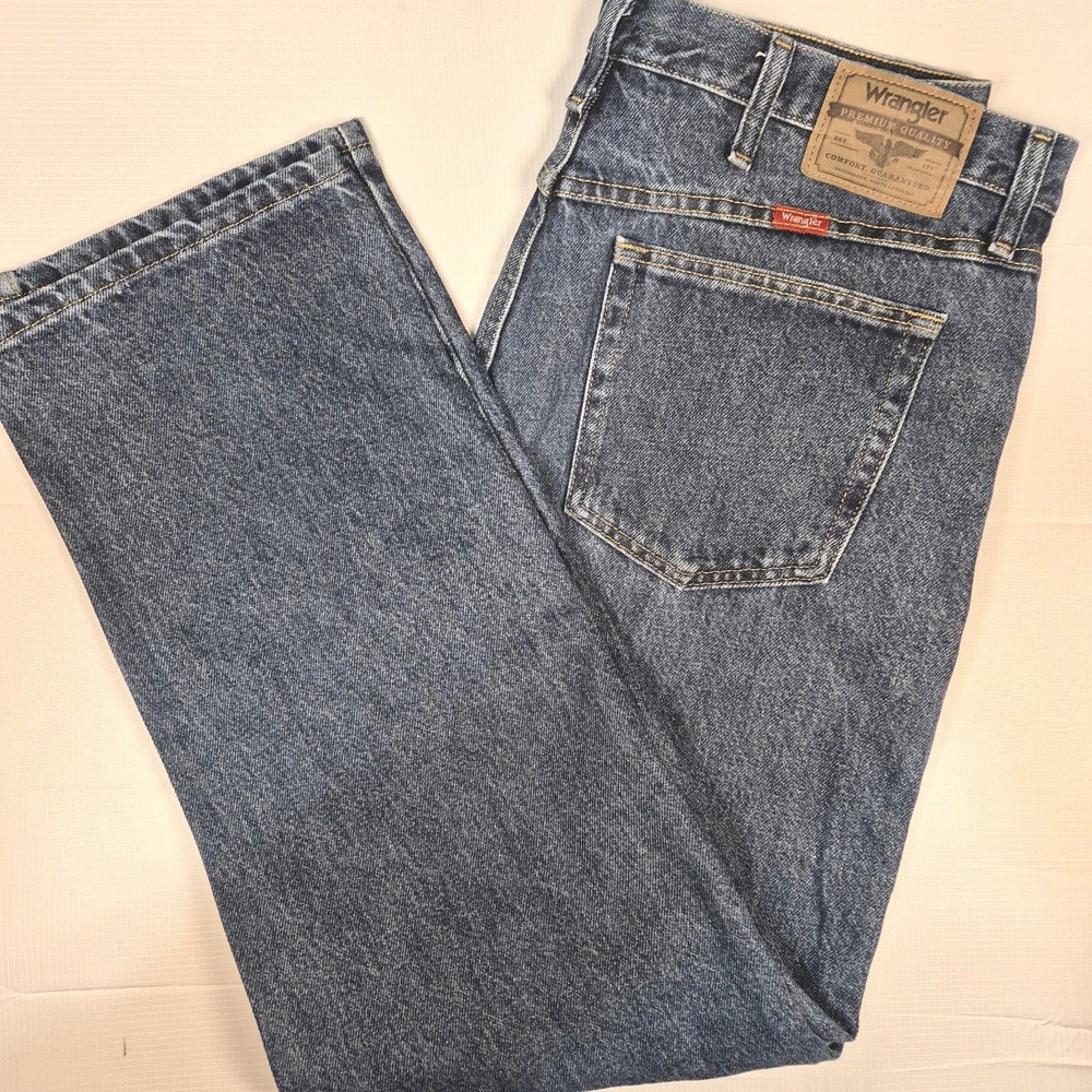 SOLD Wrangler Men's Regular Bootcut Blue Jeans 36Wx30L Work  Wear Ranch Cowboy